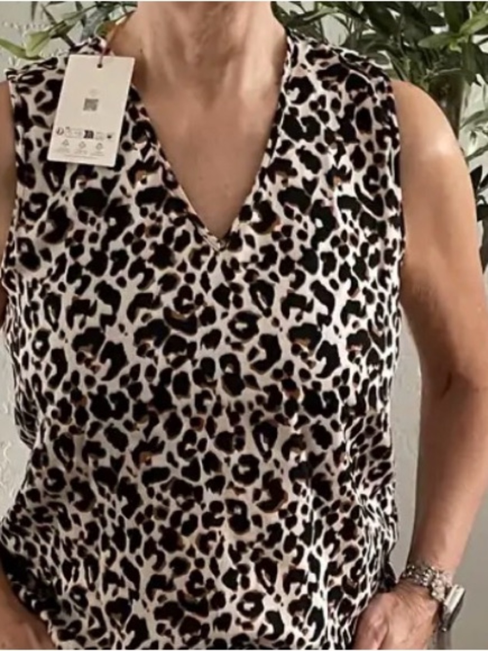 Quince Leopard Print V-Neck Sleeveless Top - washable Silk